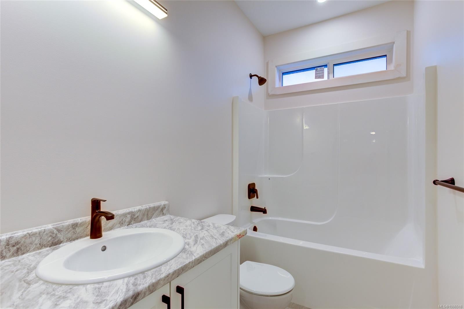 549 Mountain View Dr, Lake Cowichan, BC