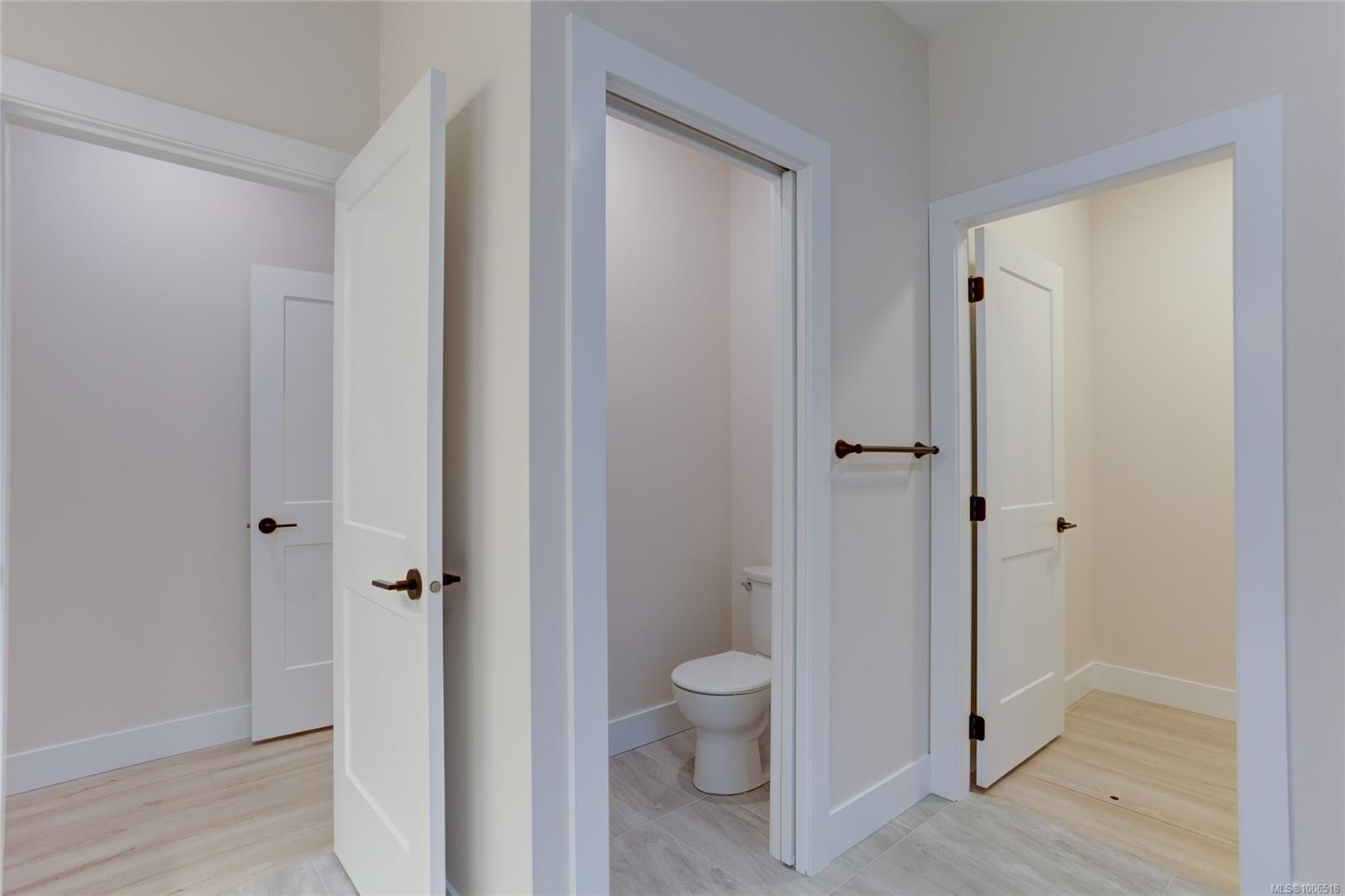 549 Mountain View Dr, Lake Cowichan, BC