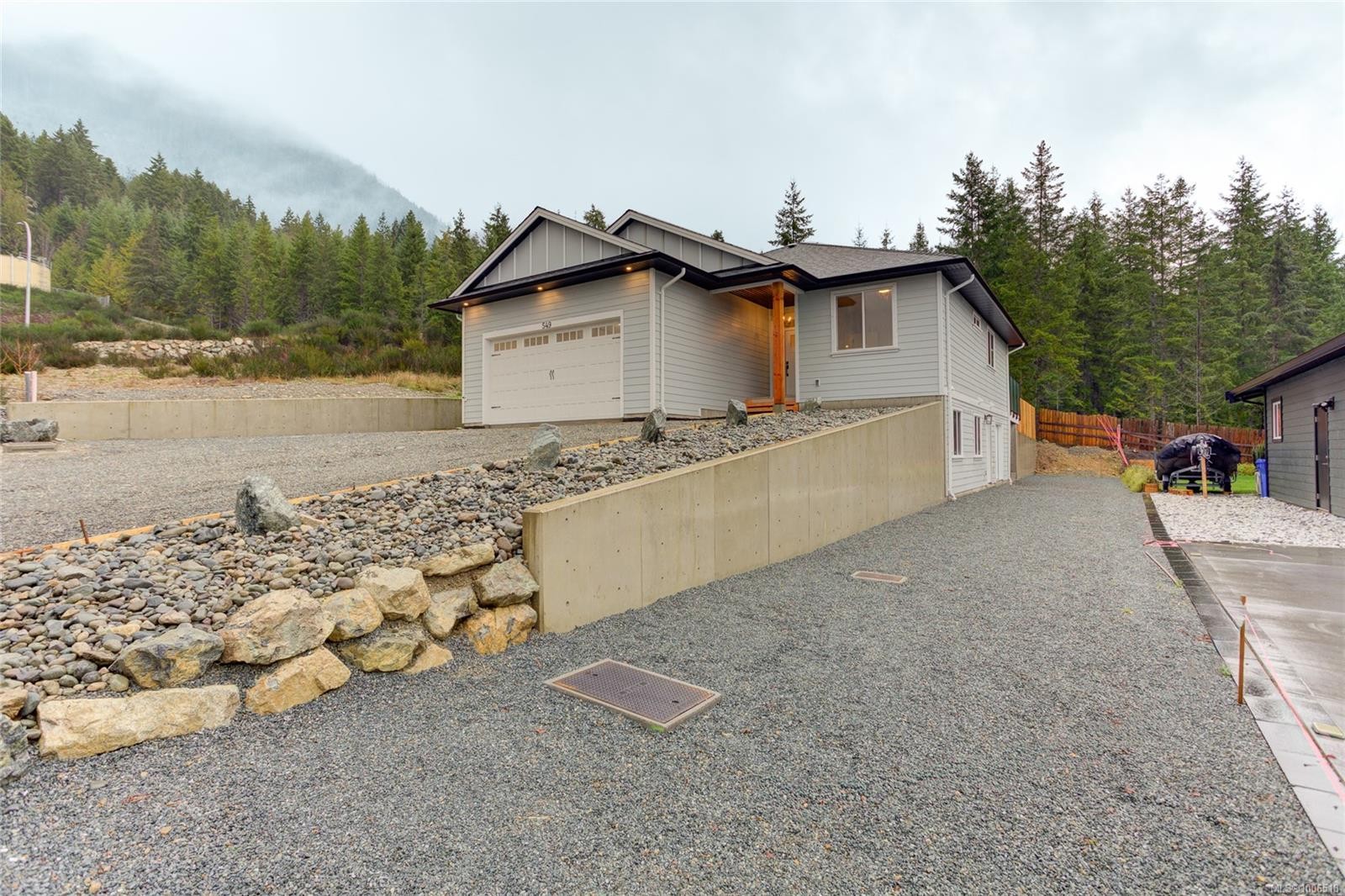 549 Mountain View Dr, Lake Cowichan, BC
