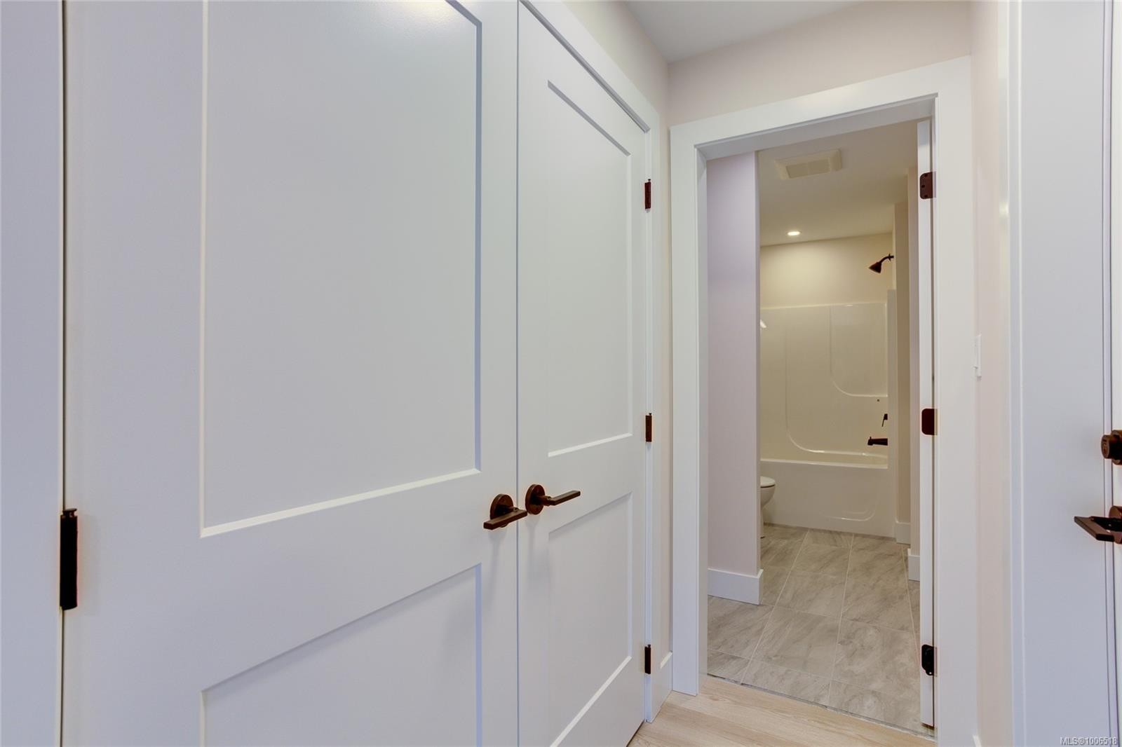 549 Mountain View Dr, Lake Cowichan, BC