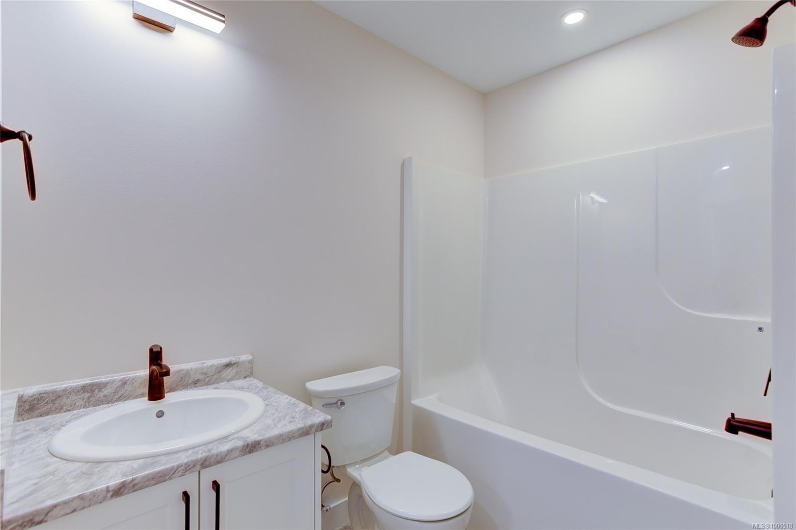 549 Mountain View Dr, Lake Cowichan, BC