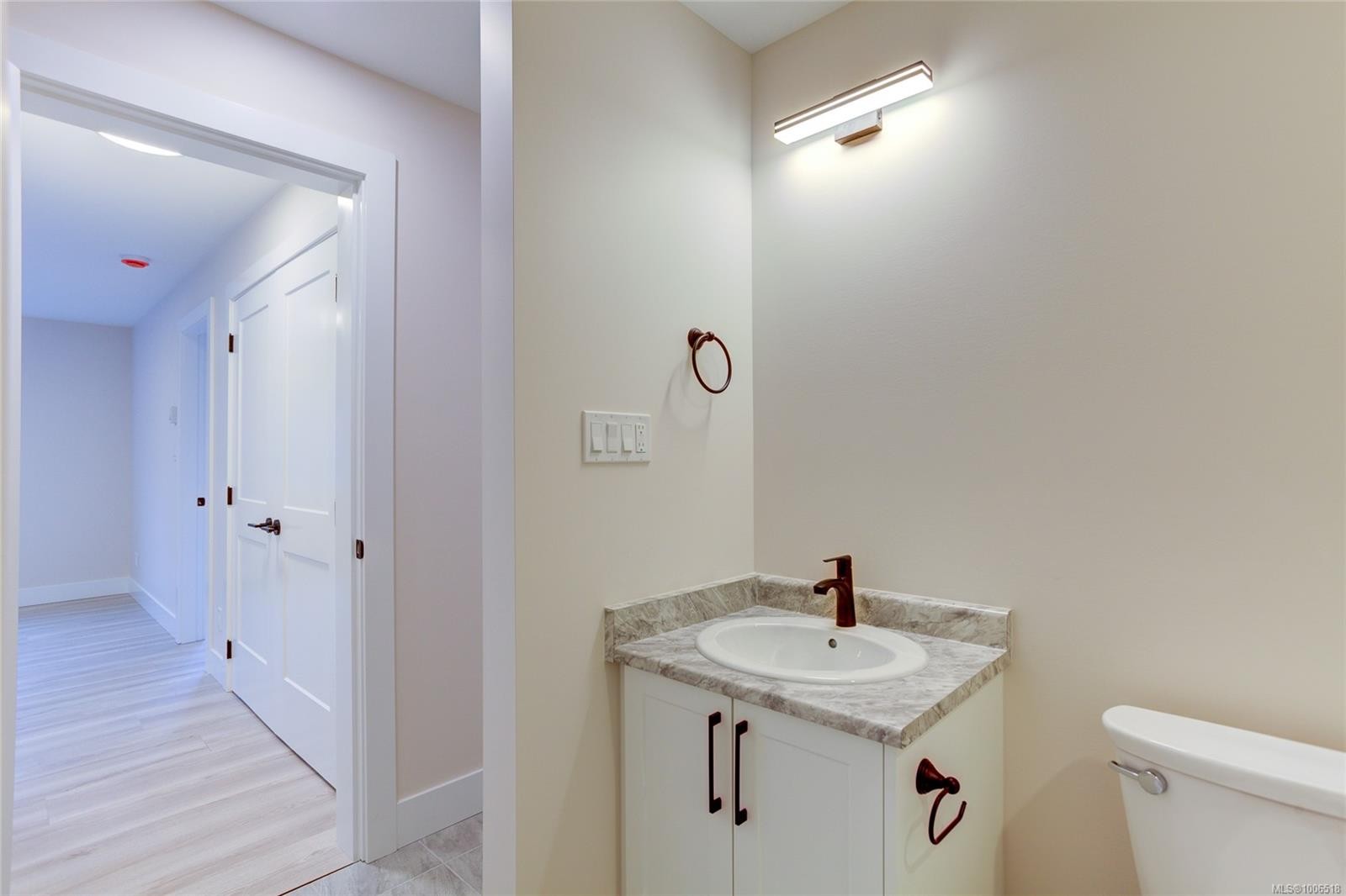 549 Mountain View Dr, Lake Cowichan, BC