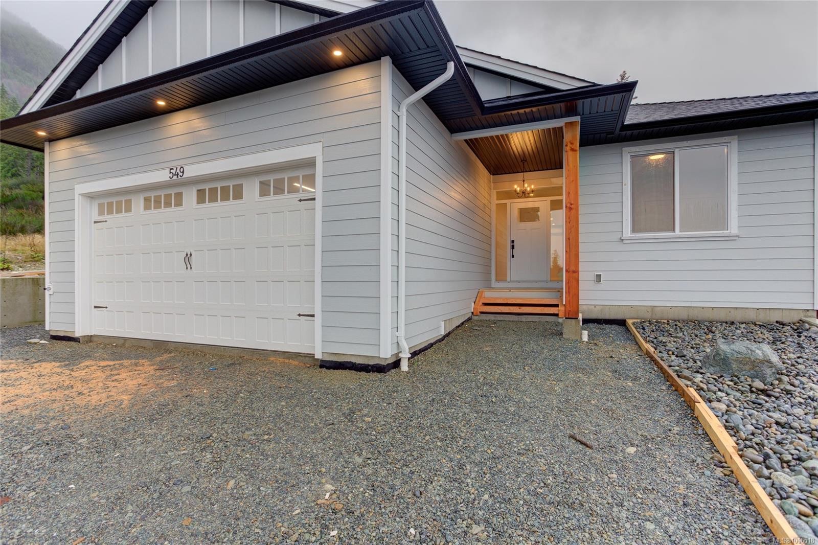 549 Mountain View Dr, Lake Cowichan, BC