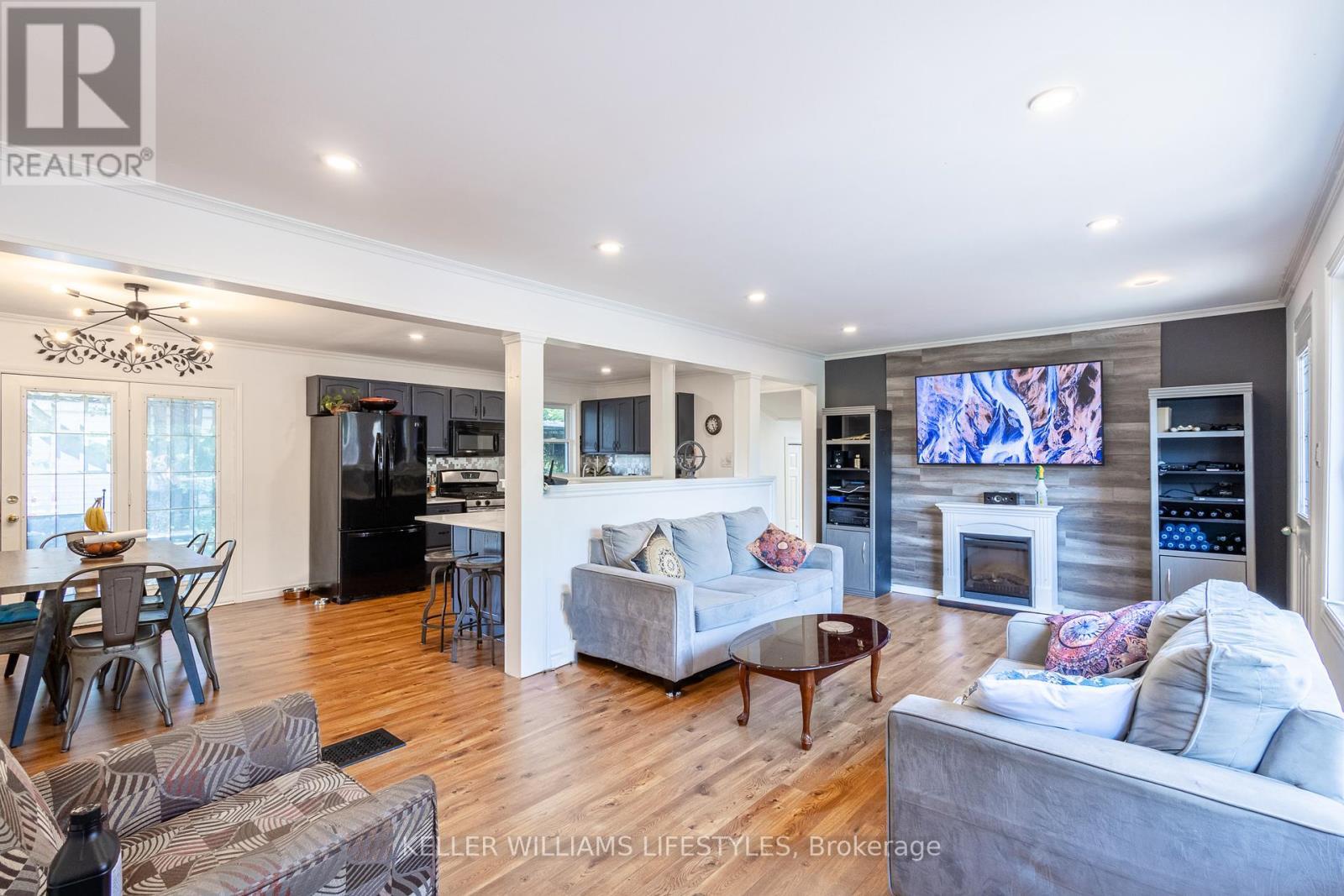 188 Cayley Street, Goderich (Goderich (Town)), ON - Indoor Photo Showing Living Room