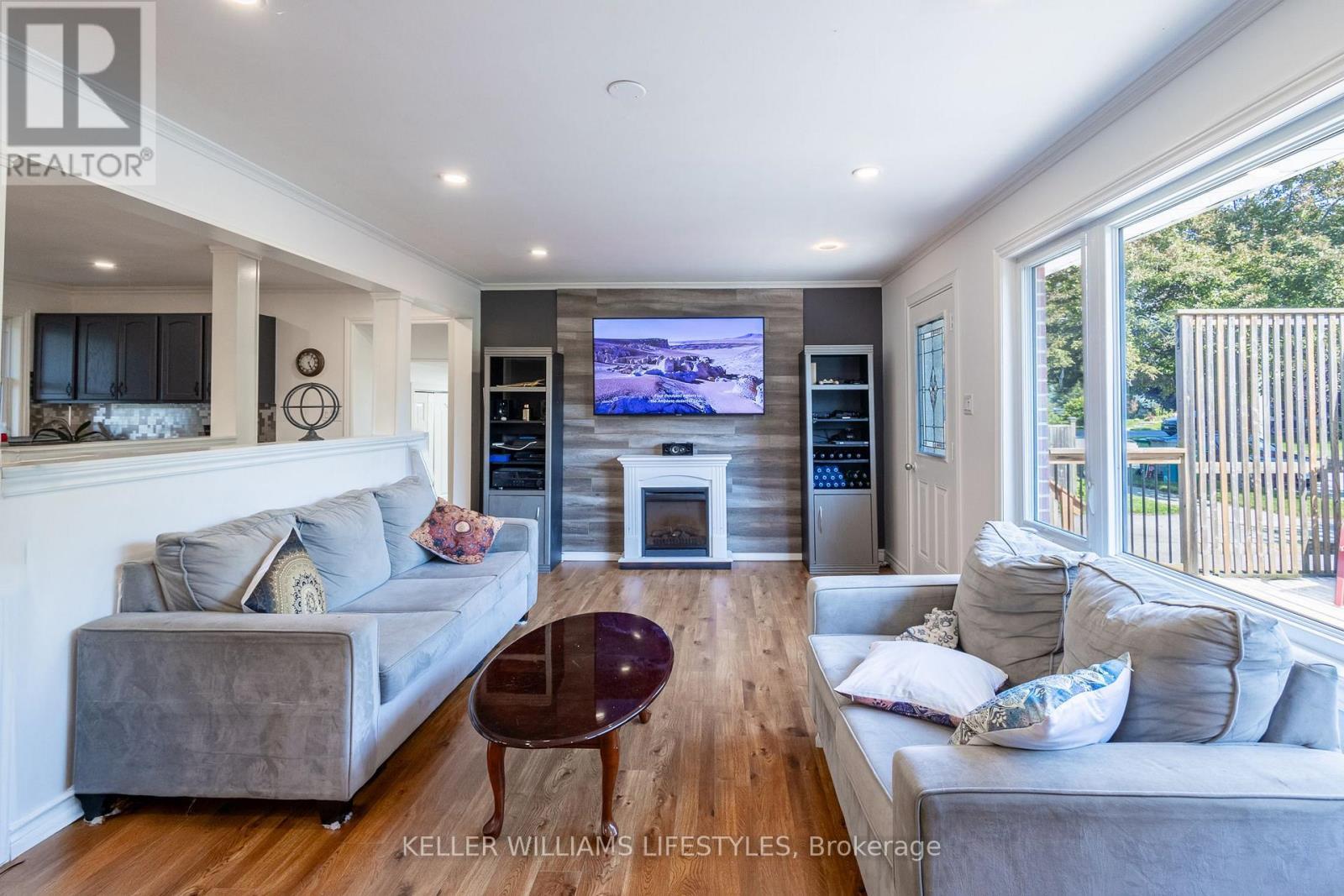 188 Cayley Street, Goderich (Goderich (Town)), ON - Indoor Photo Showing Living Room With Fireplace