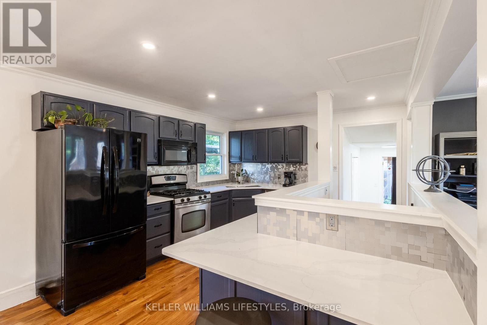 188 Cayley Street, Goderich (Goderich (Town)), ON - Indoor Photo Showing Kitchen With Upgraded Kitchen