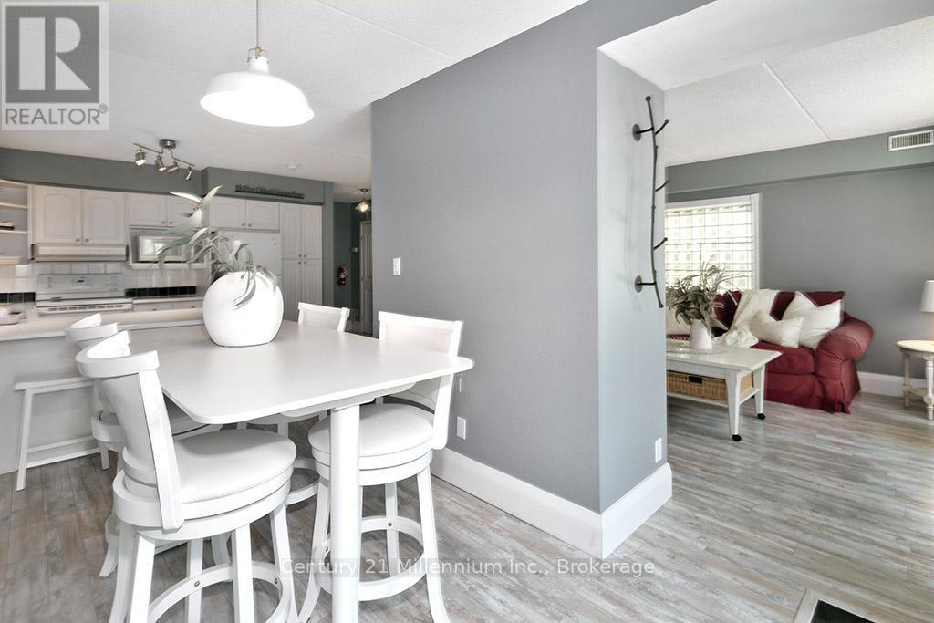 121 - 796404 Grey Road 19, Blue Mountains, ON - Indoor Photo Showing Dining Room