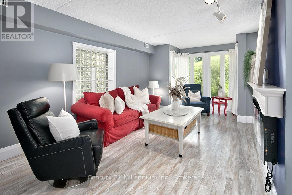 121 - 796404 Grey Road 19, Blue Mountains, ON - Indoor Photo Showing Living Room