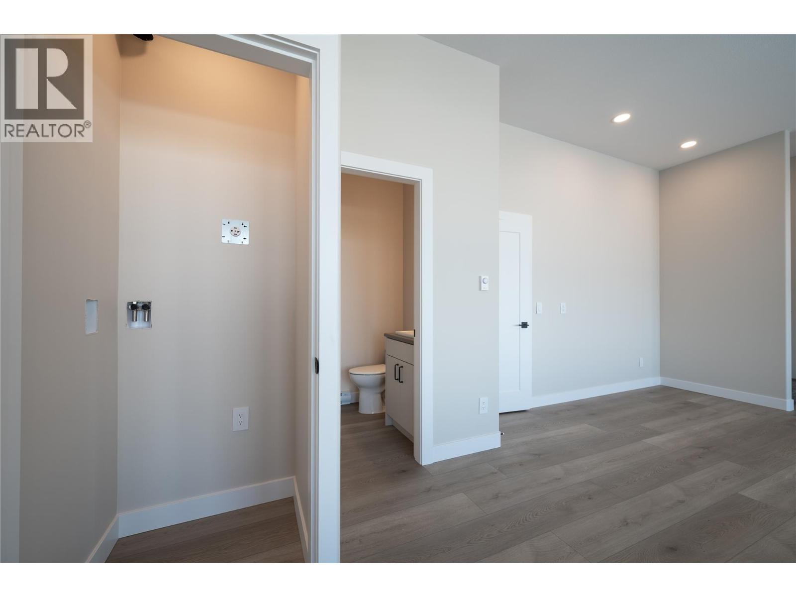 2138 Linfield Drive, Kamloops, BC - Indoor Photo Showing Other Room