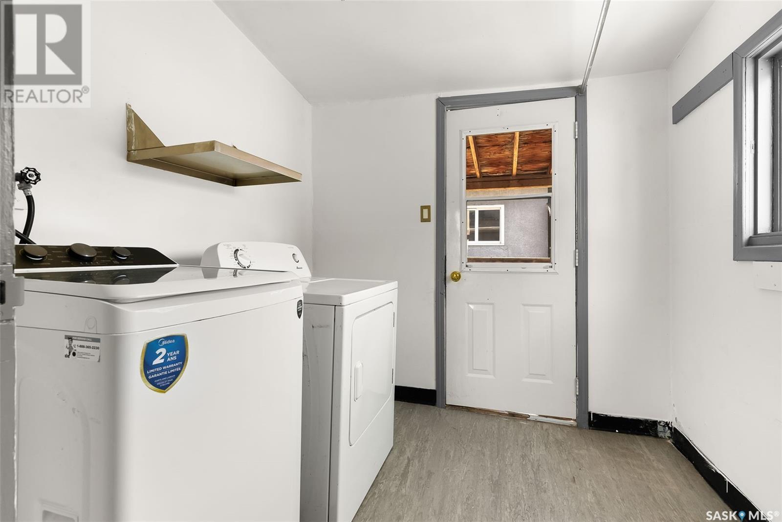 1424 Royal Street, Regina, SK - Indoor Photo Showing Laundry Room
