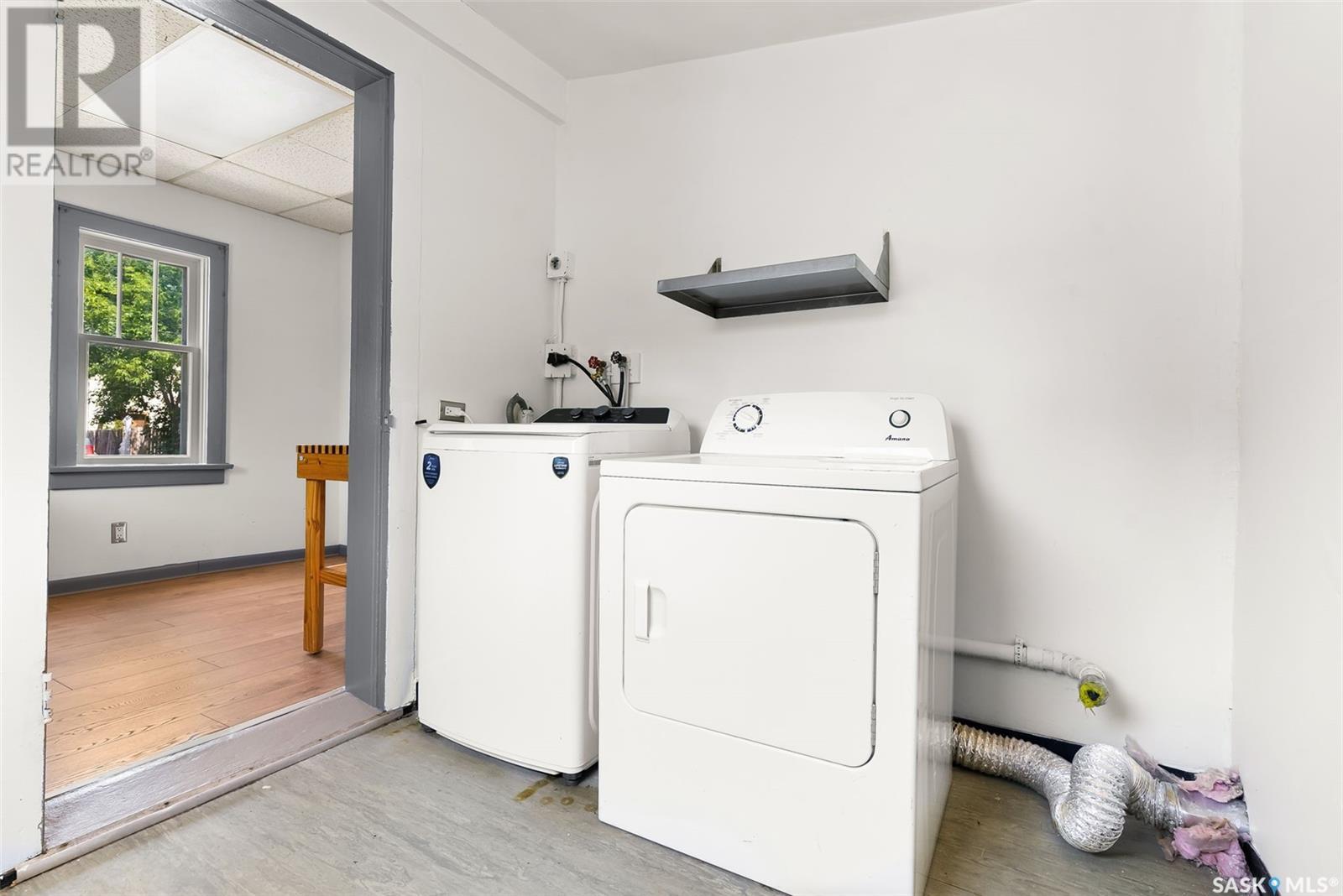 1424 Royal Street, Regina, SK - Indoor Photo Showing Laundry Room