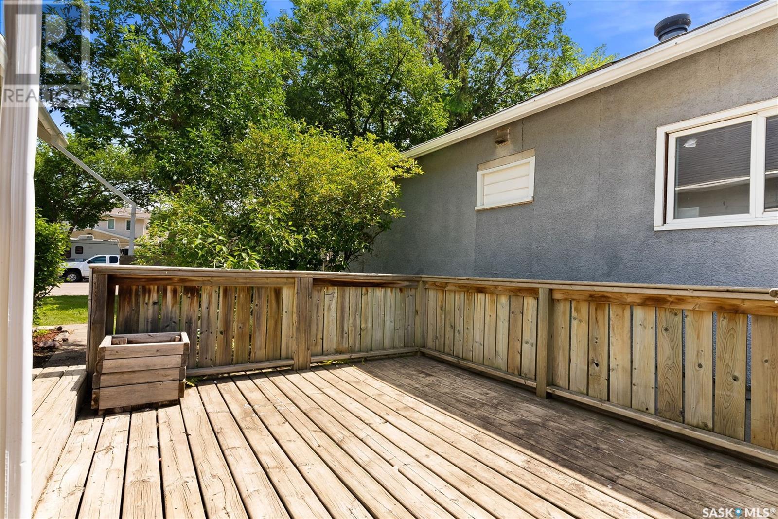 1424 Royal Street, Regina, SK - Outdoor With Deck Patio Veranda With Exterior