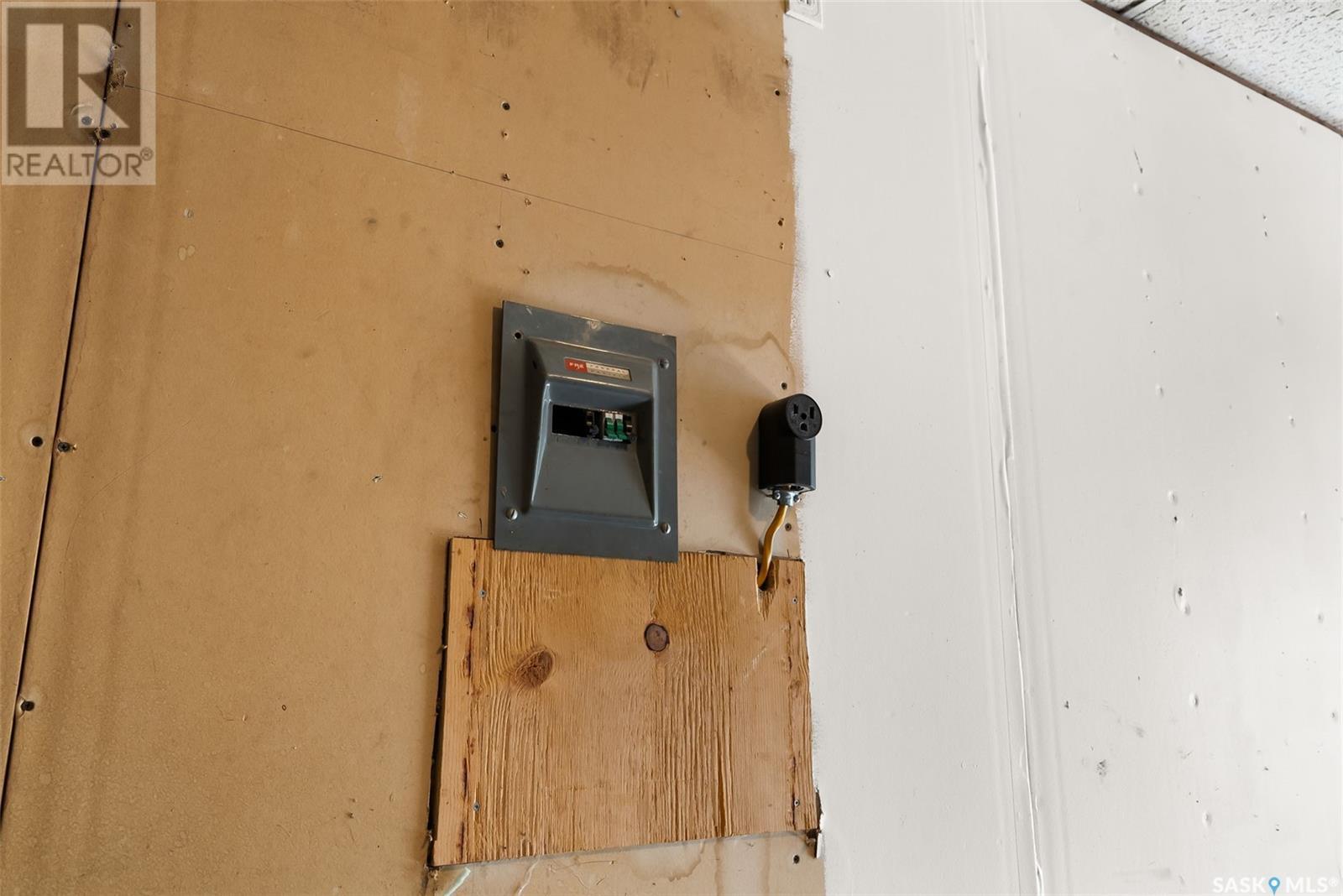 1424 Royal Street, Regina, SK - Indoor Photo Showing Other Room