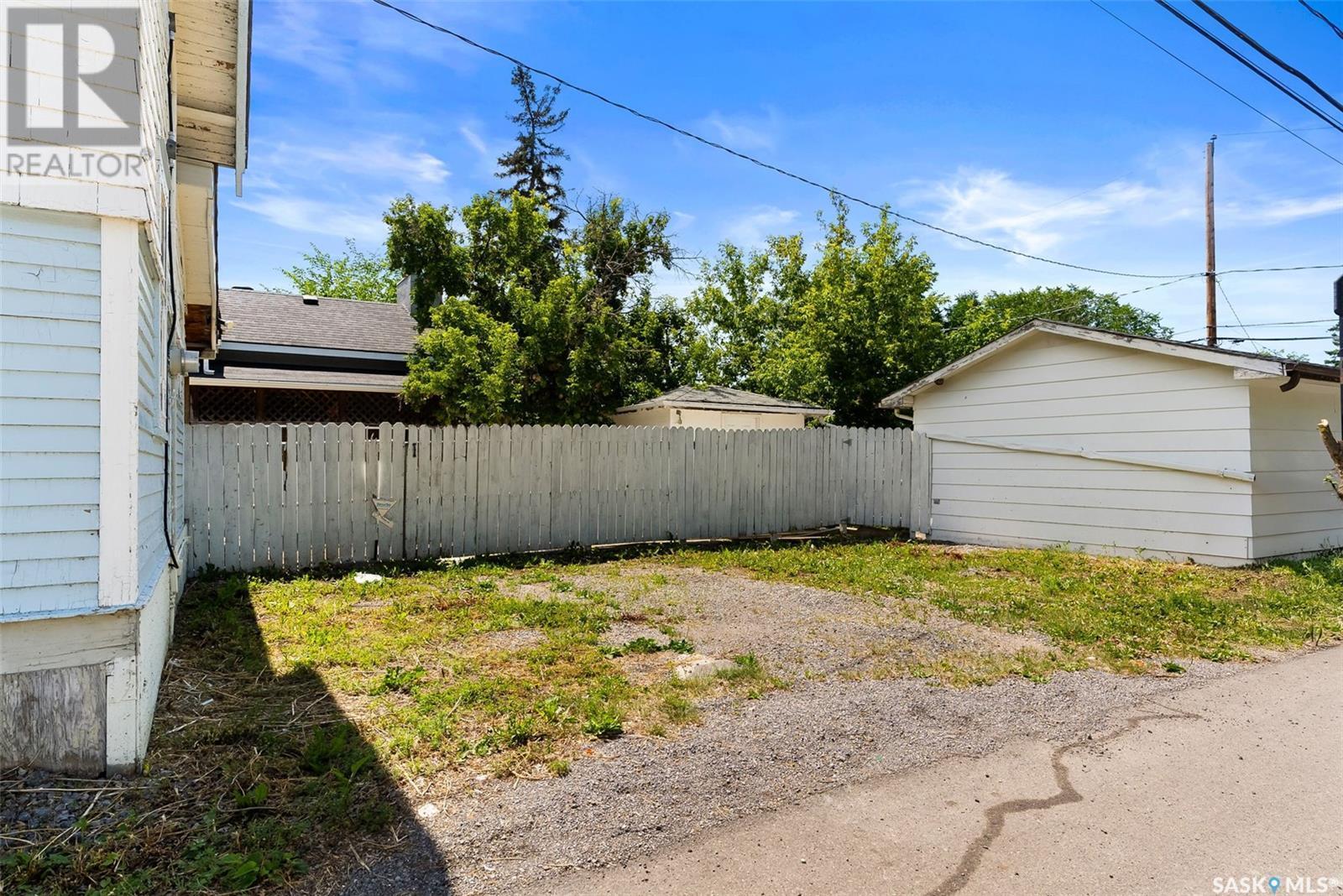 1424 Royal Street, Regina, SK - Outdoor