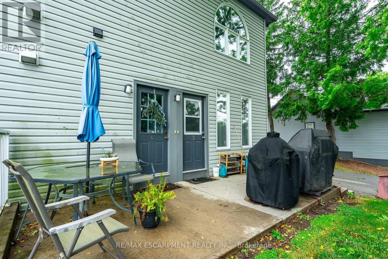 154-156 Freelton Road, Hamilton, ON - Outdoor With Exterior