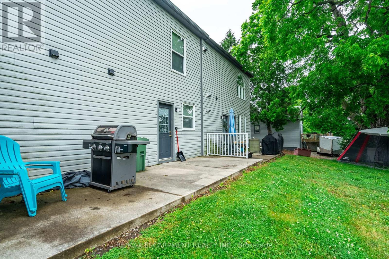 154-156 Freelton Road, Hamilton, ON - Outdoor With Exterior