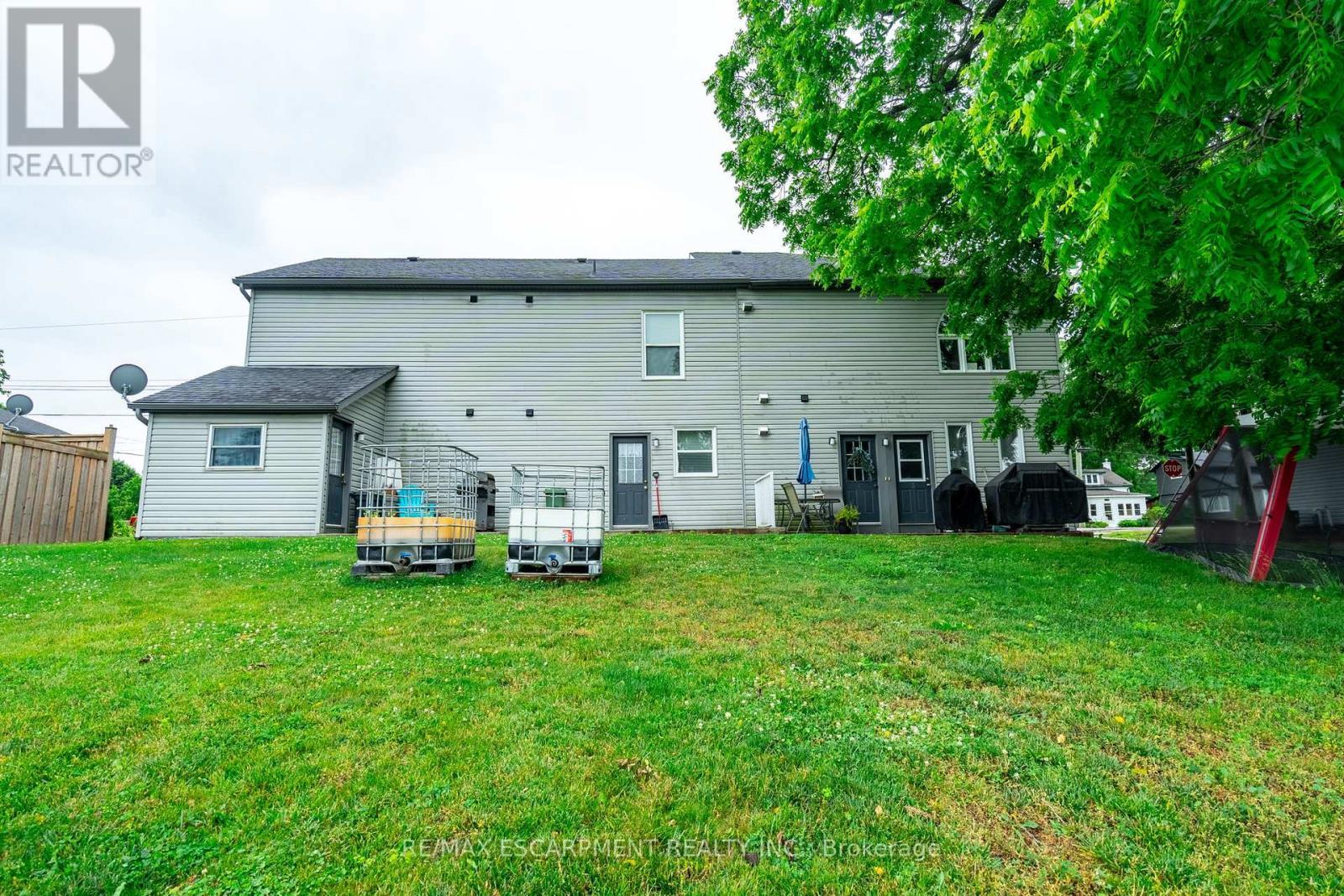 154-156 Freelton Road, Hamilton, ON - Outdoor