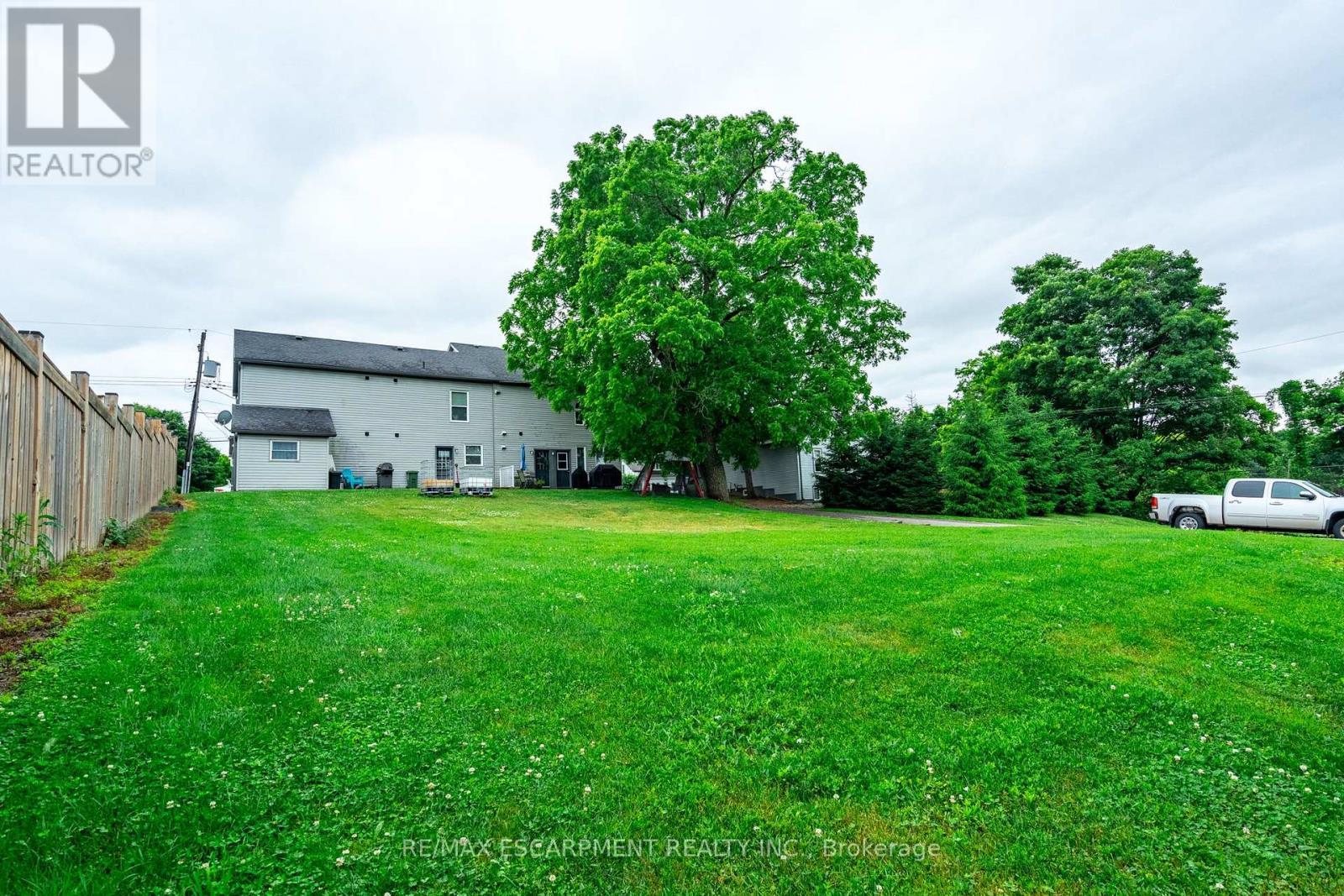 154-156 Freelton Road, Hamilton, ON - Outdoor