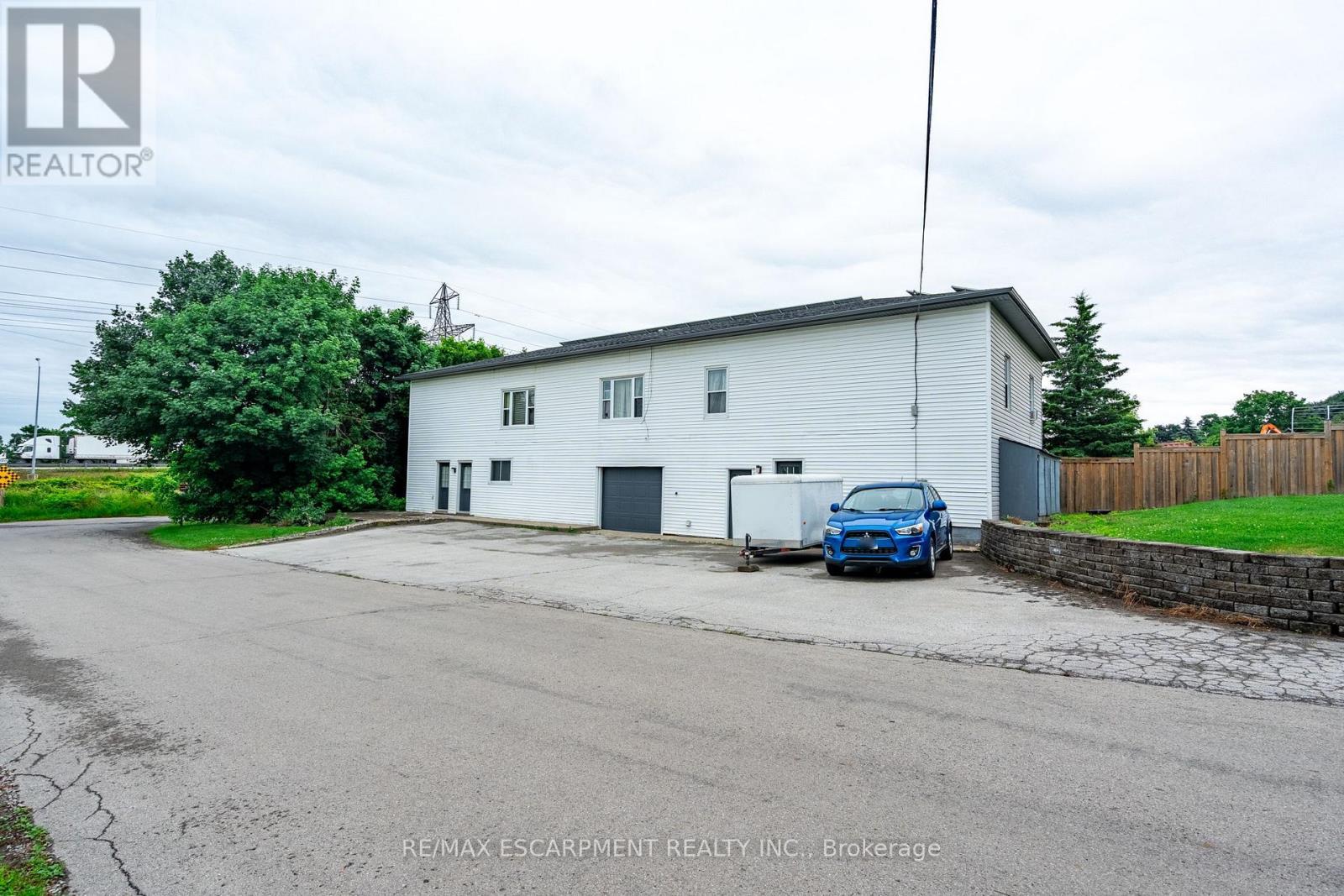 154-156 Freelton Road, Hamilton, ON - Outdoor