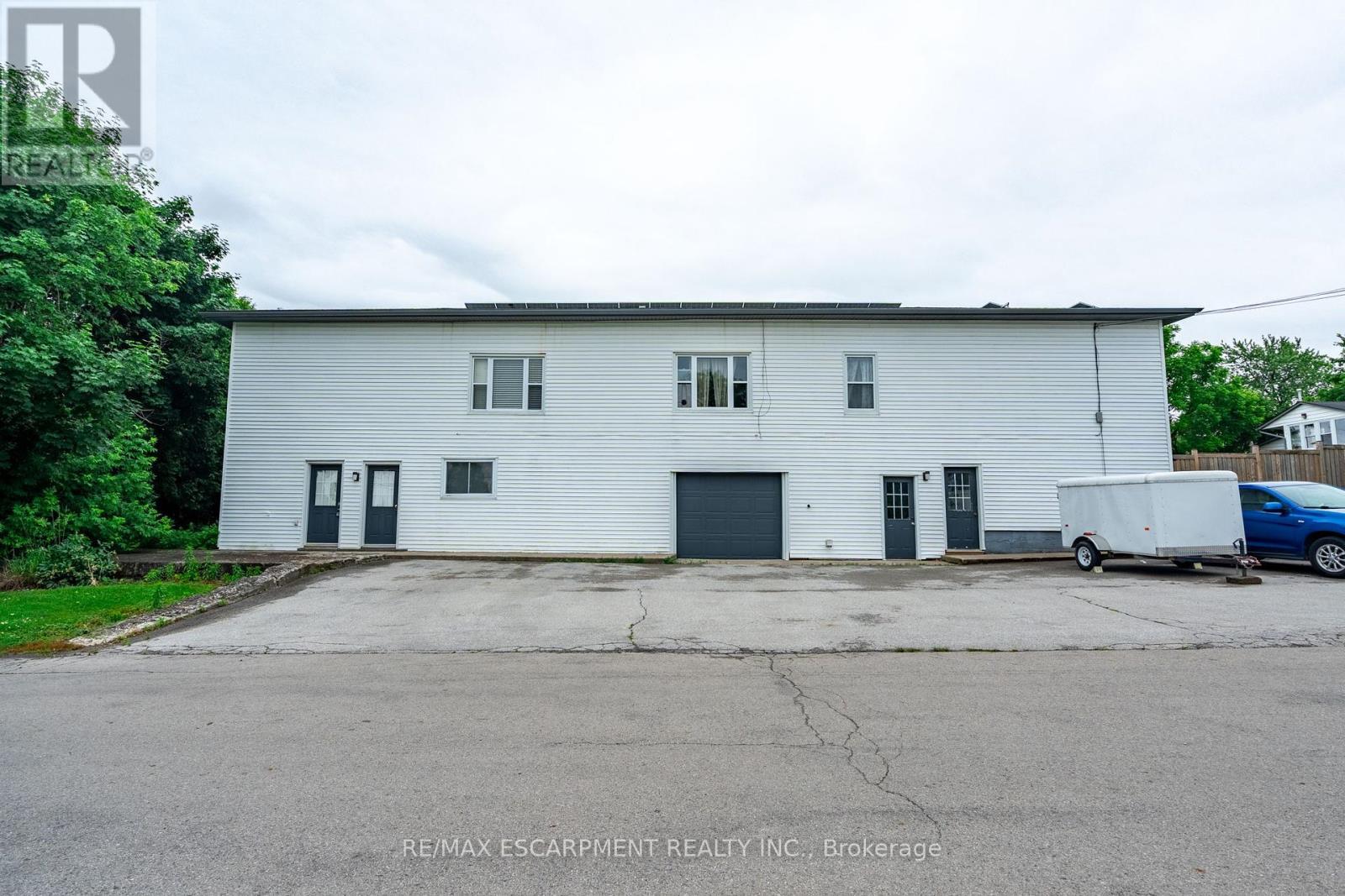 154-156 Freelton Road, Hamilton, ON - Outdoor