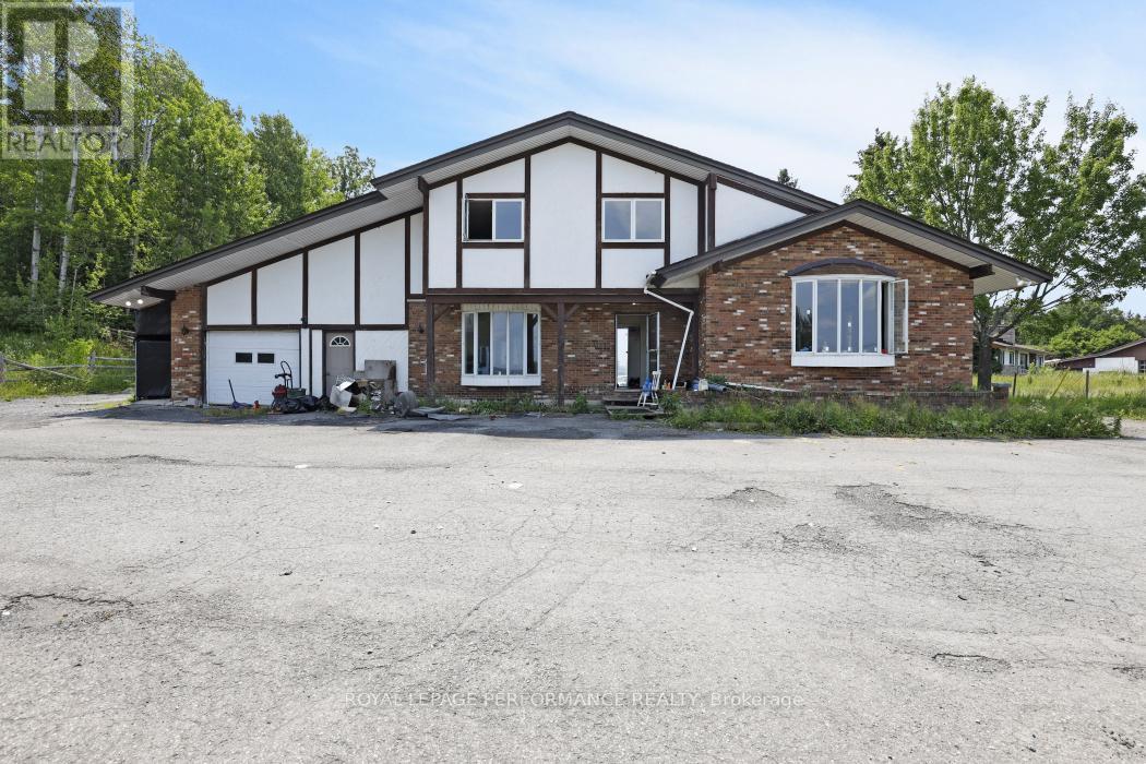 1016 Old Montreal Road, Ottawa, ON - Outdoor