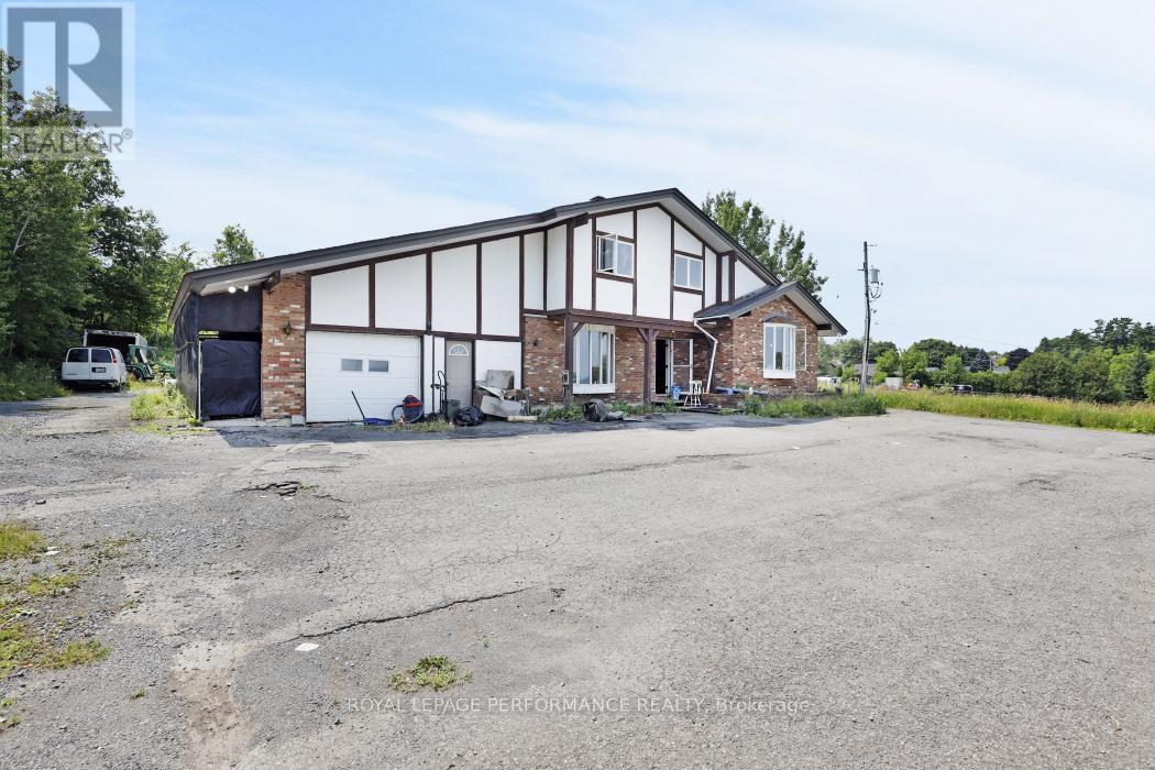 1016 Old Montreal Road, Ottawa, ON - Outdoor