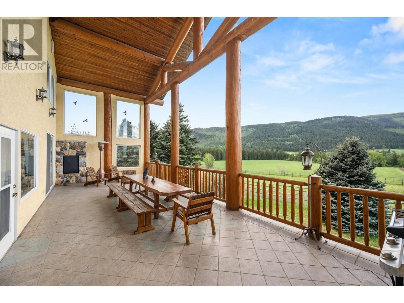 Timber deck - 910 Lumby Mabel Lake Road, Lumby, BC