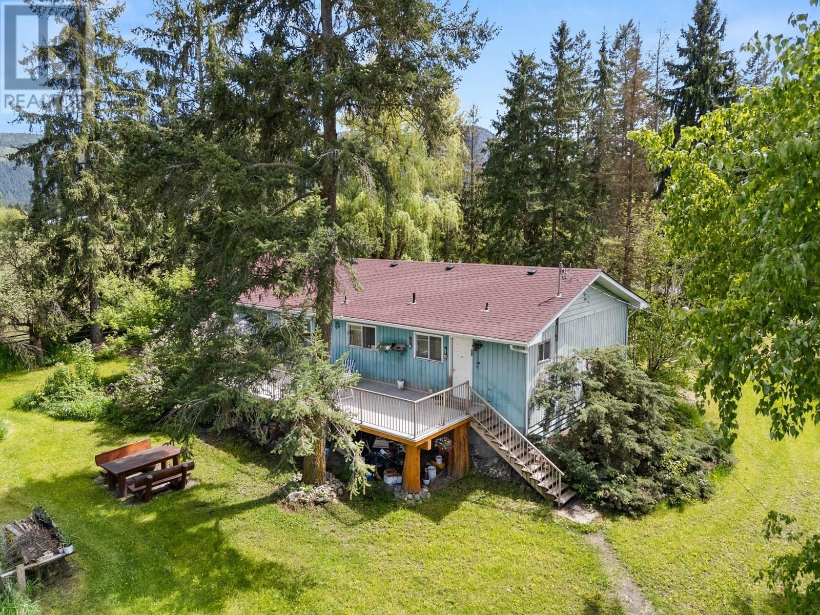2nd Residence 5 bedr. - 910 Lumby Mabel Lake Road, Lumby, BC