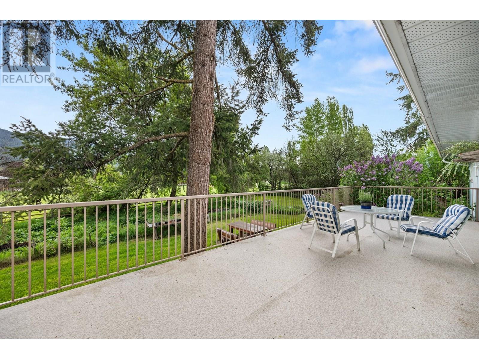 2nd residence deck - 910 Lumby Mabel Lake Road, Lumby, BC