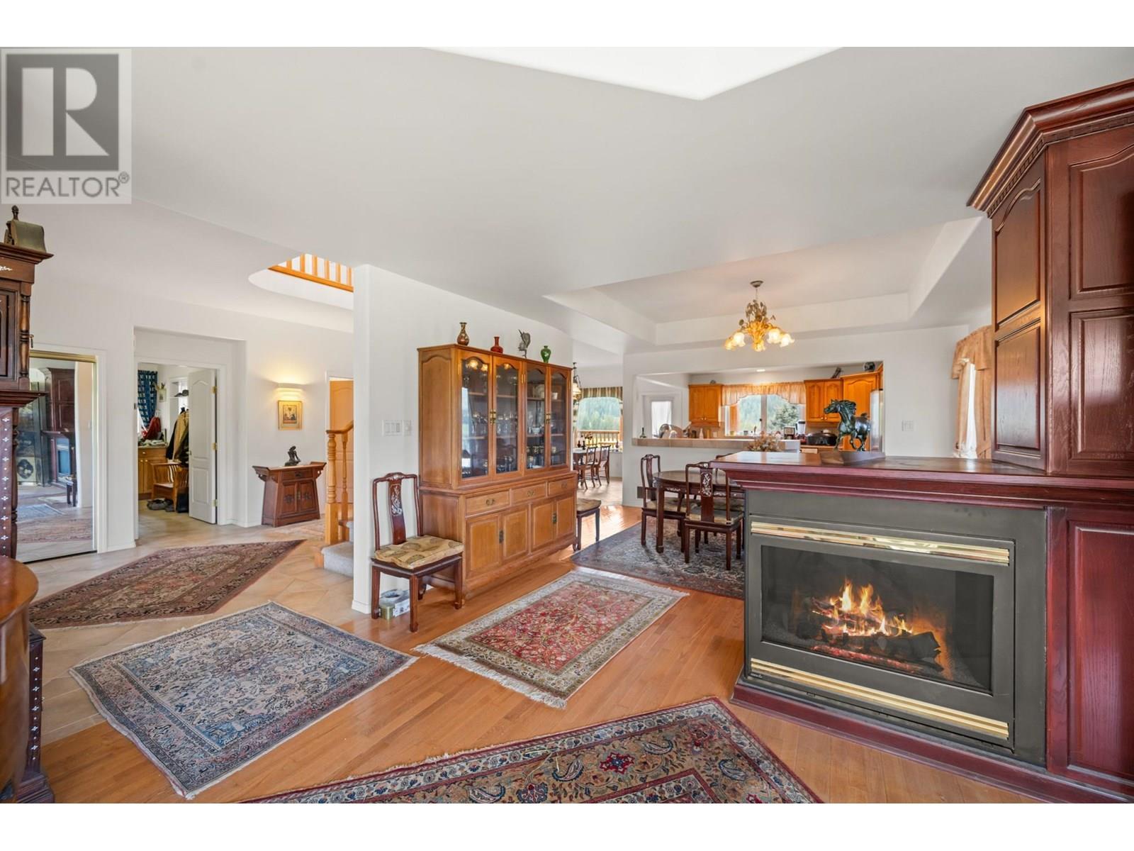 Living/Dining Room - 910 Lumby Mabel Lake Road, Lumby, BC