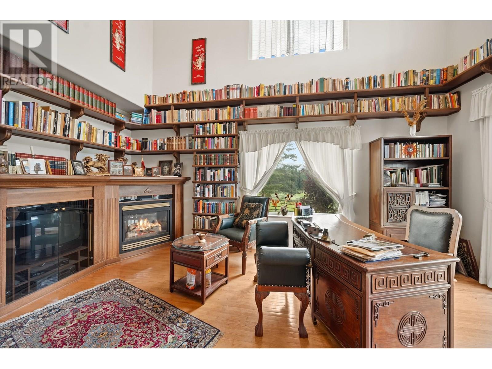 Office/ Library high ceiling - 910 Lumby Mabel Lake Road, Lumby, BC