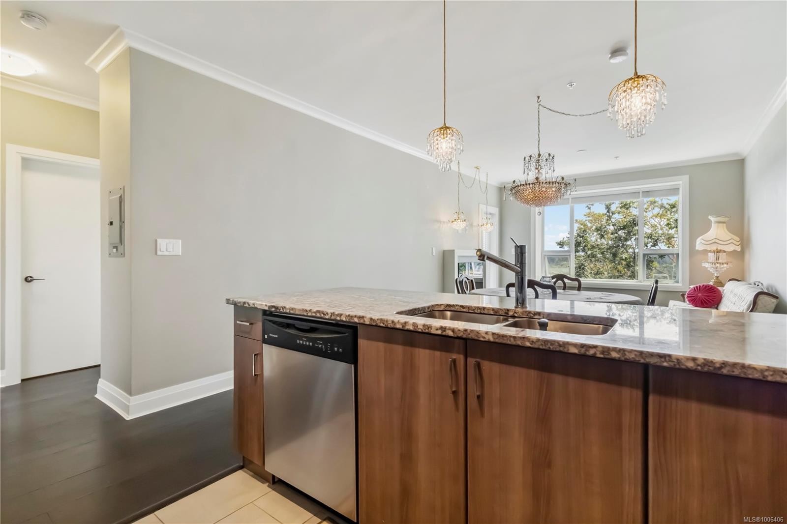 216-1145 Sikorsky Rd, Langford, BC - Indoor Photo Showing Kitchen With Double Sink