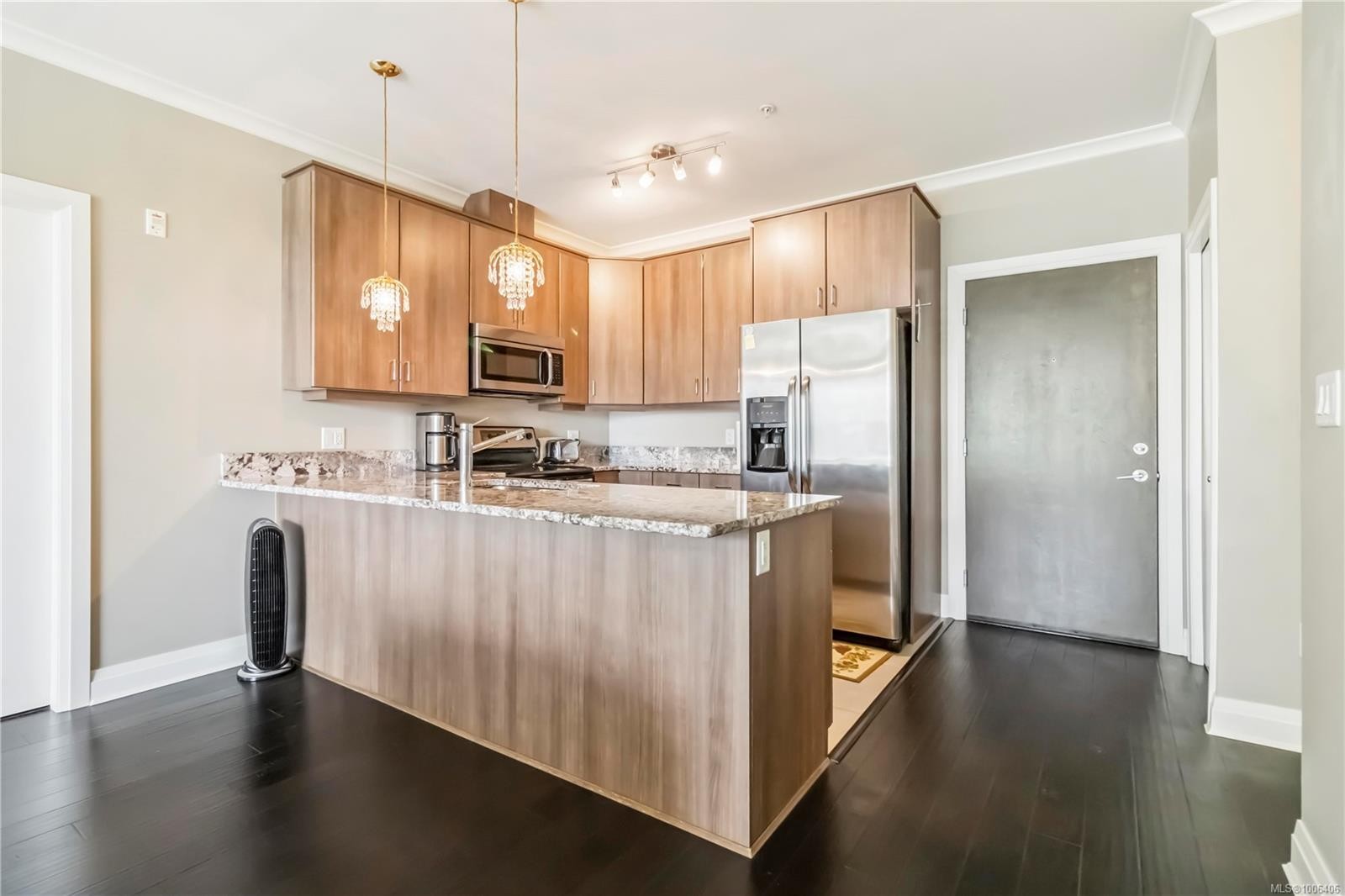 216-1145 Sikorsky Rd, Langford, BC - Indoor Photo Showing Kitchen With Stainless Steel Kitchen