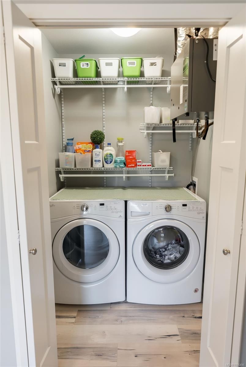 1341 Blue Heron Rd, Nanaimo, BC - Indoor Photo Showing Laundry Room