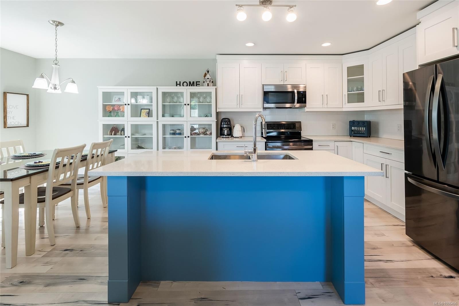 1341 Blue Heron Rd, Nanaimo, BC - Indoor Photo Showing Kitchen With Double Sink