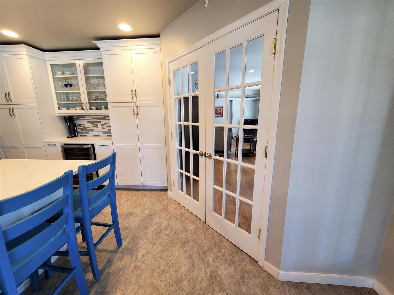 100 Queen Street, Barwick, ON - Indoor Photo Showing Other Room