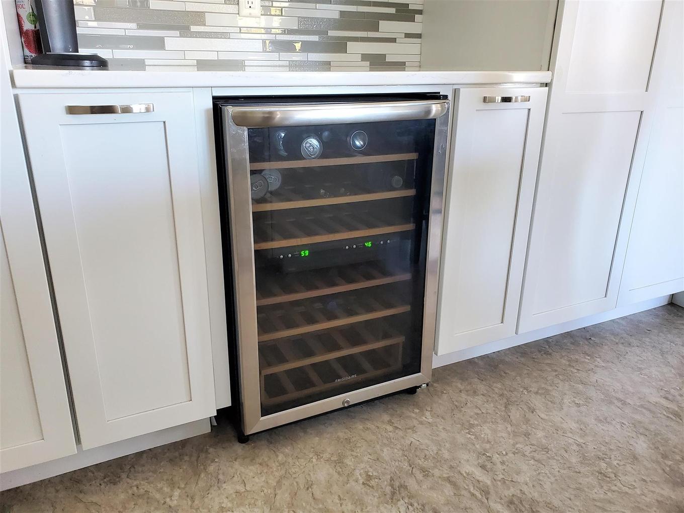 100 Queen Street, Barwick, ON - Indoor Photo Showing Other Room