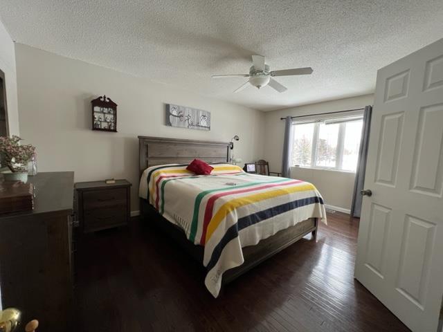 100 Queen Street, Barwick, ON - Indoor Photo Showing Bedroom