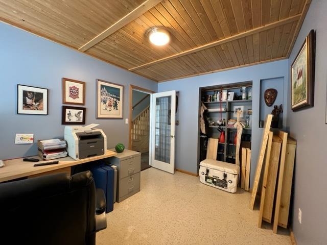 100 Queen Street, Barwick, ON - Indoor Photo Showing Office