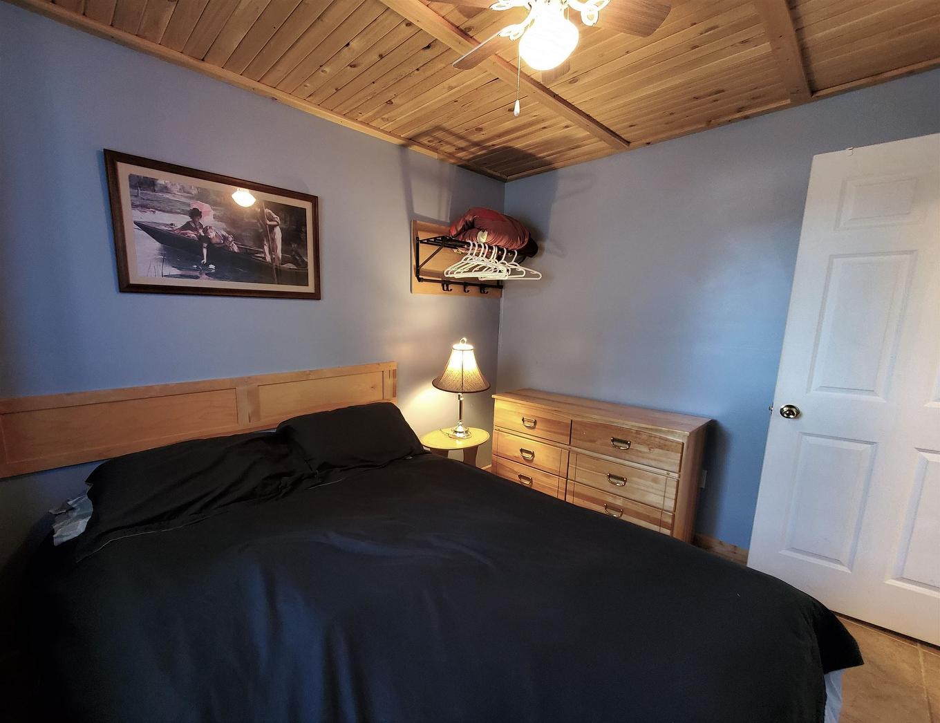 100 Queen Street, Barwick, ON - Indoor Photo Showing Bedroom