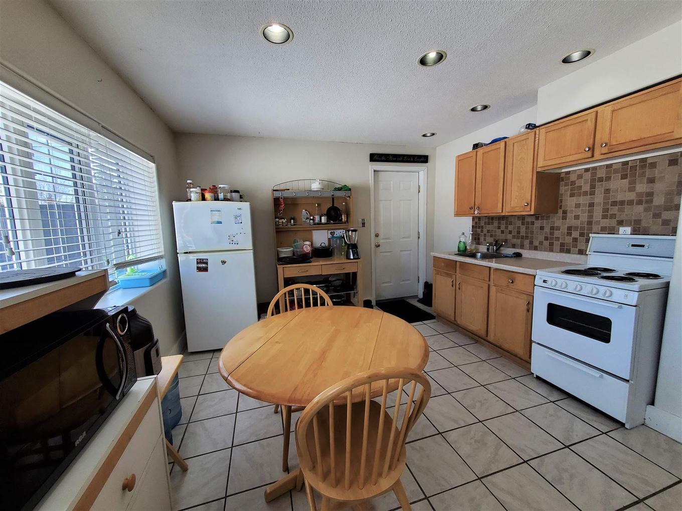 100 Queen Street, Barwick, ON - Indoor Photo Showing Kitchen