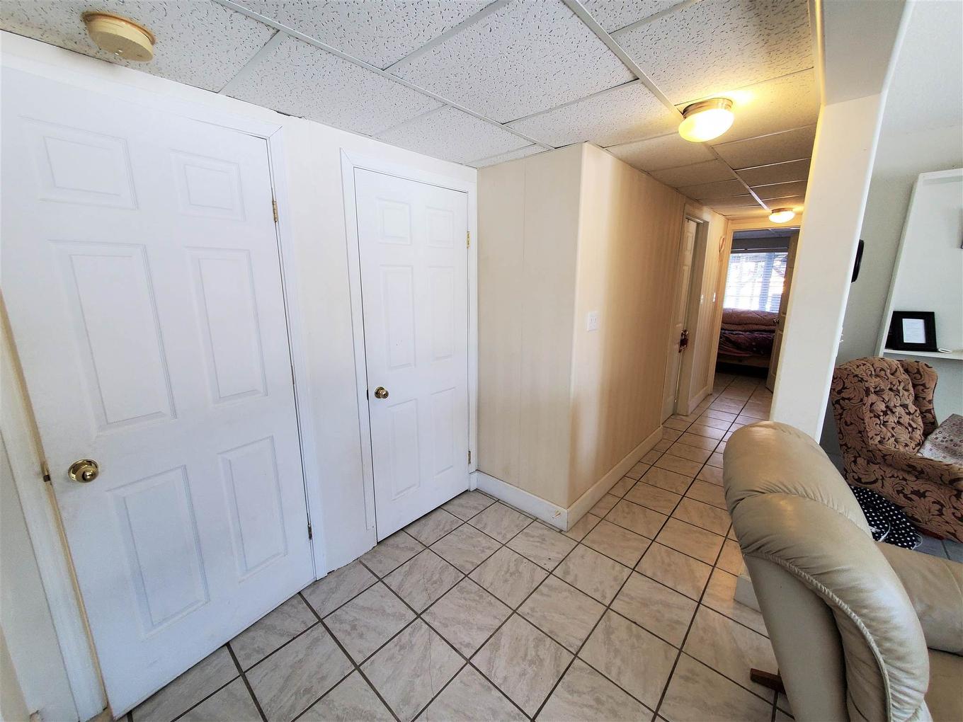 100 Queen Street, Barwick, ON - Indoor