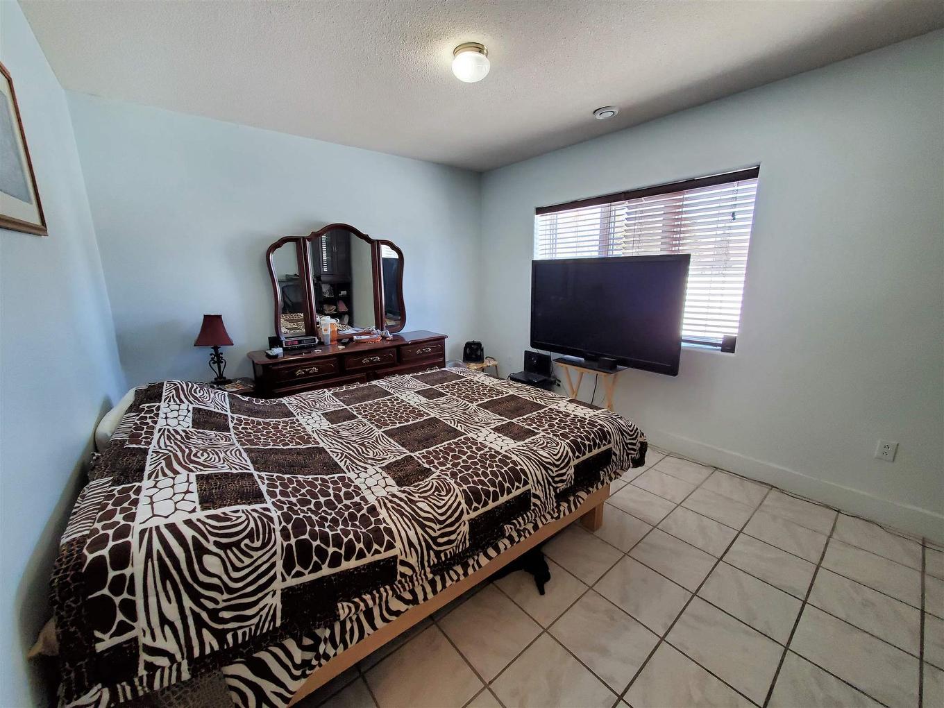 100 Queen Street, Barwick, ON - Indoor Photo Showing Bedroom