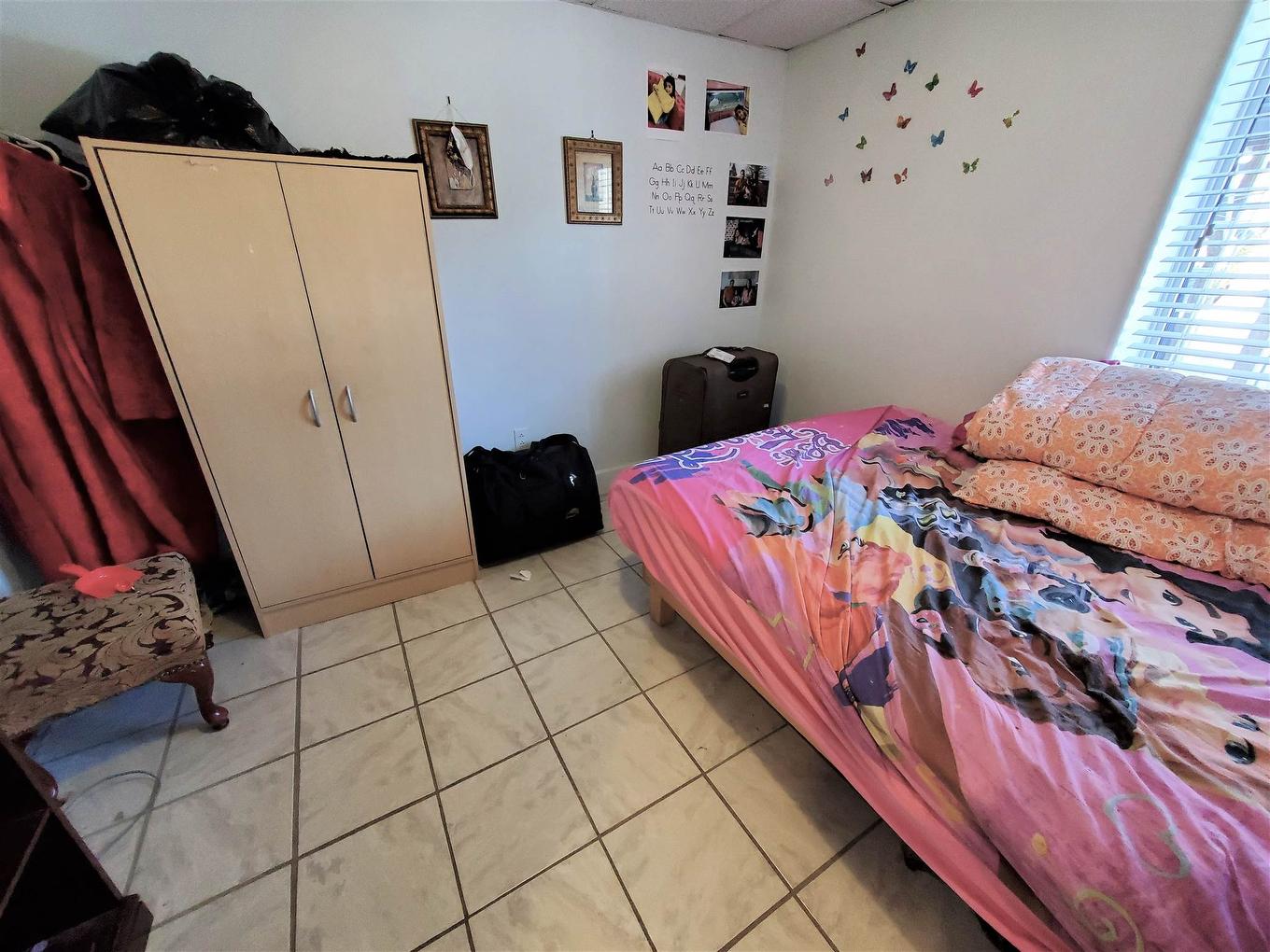 100 Queen Street, Barwick, ON - Indoor Photo Showing Bedroom