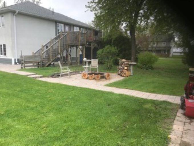 100 Queen Street, Barwick, ON - Outdoor