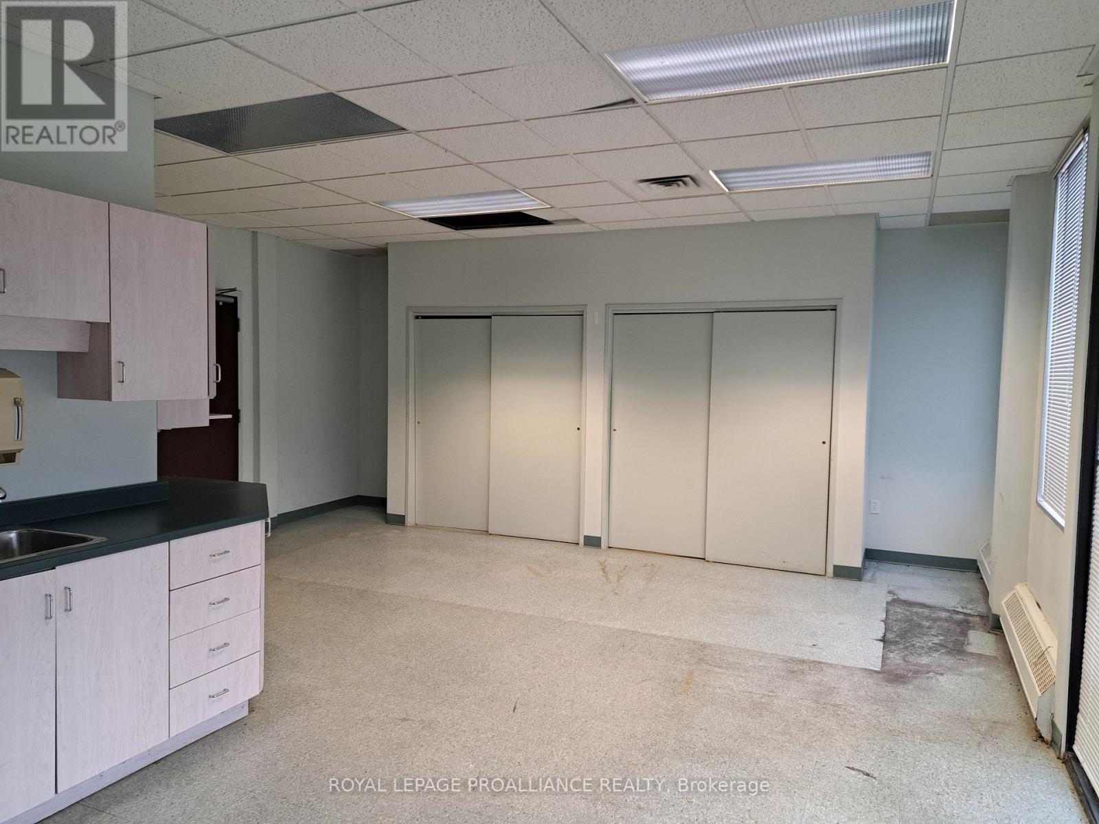 2 - 2479 Parkedale Avenue, Brockville, ON