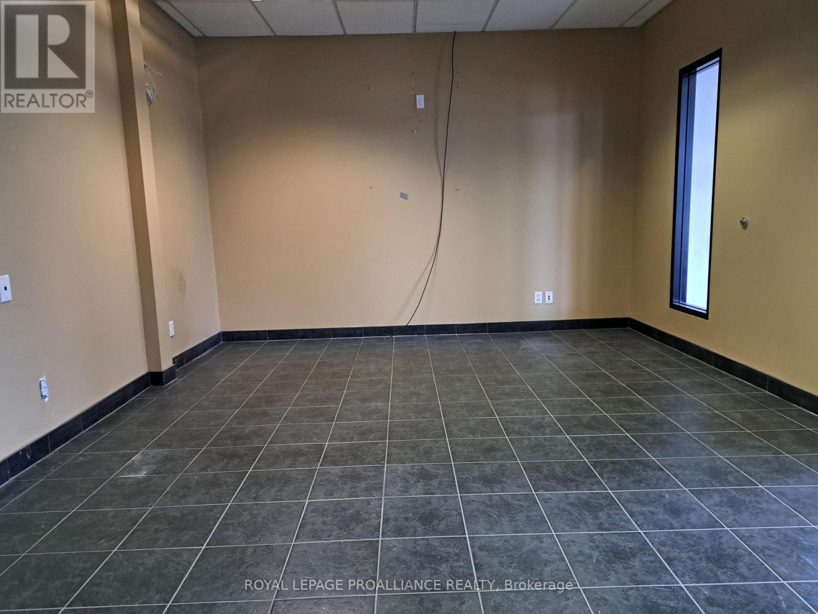 2 - 2479 Parkedale Avenue, Brockville, ON