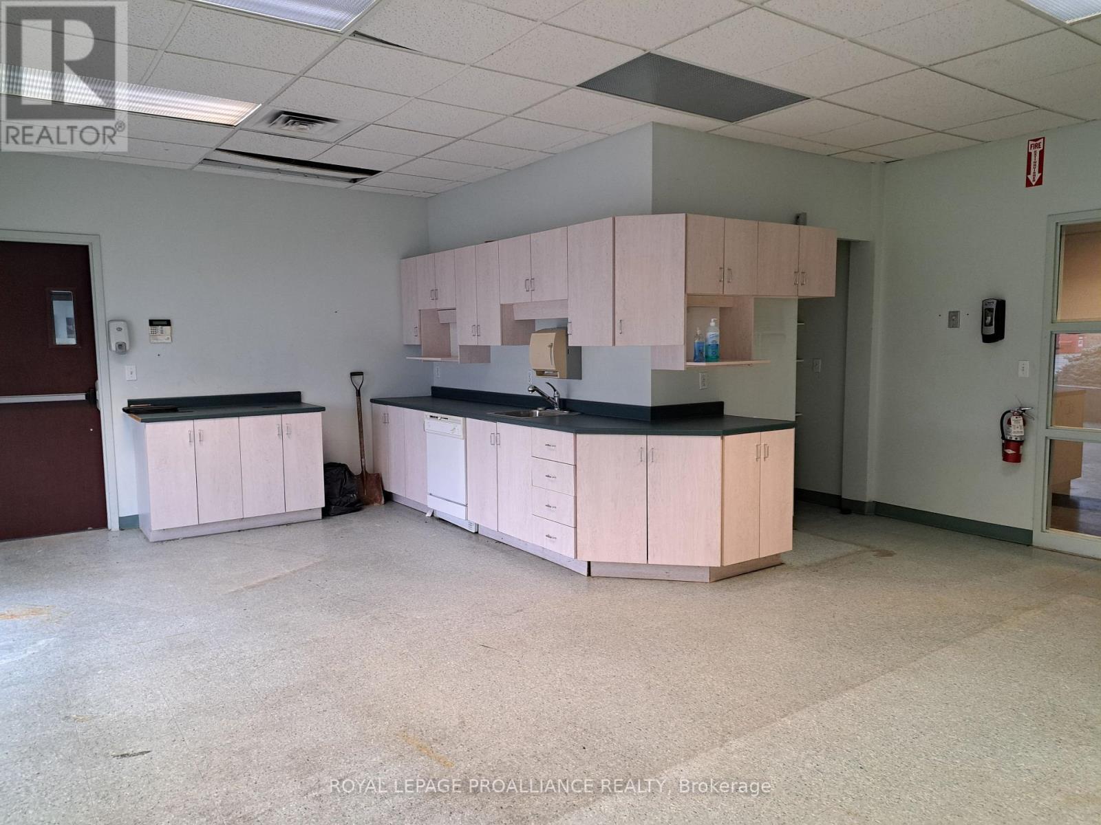 2 - 2479 Parkedale Avenue, Brockville, ON