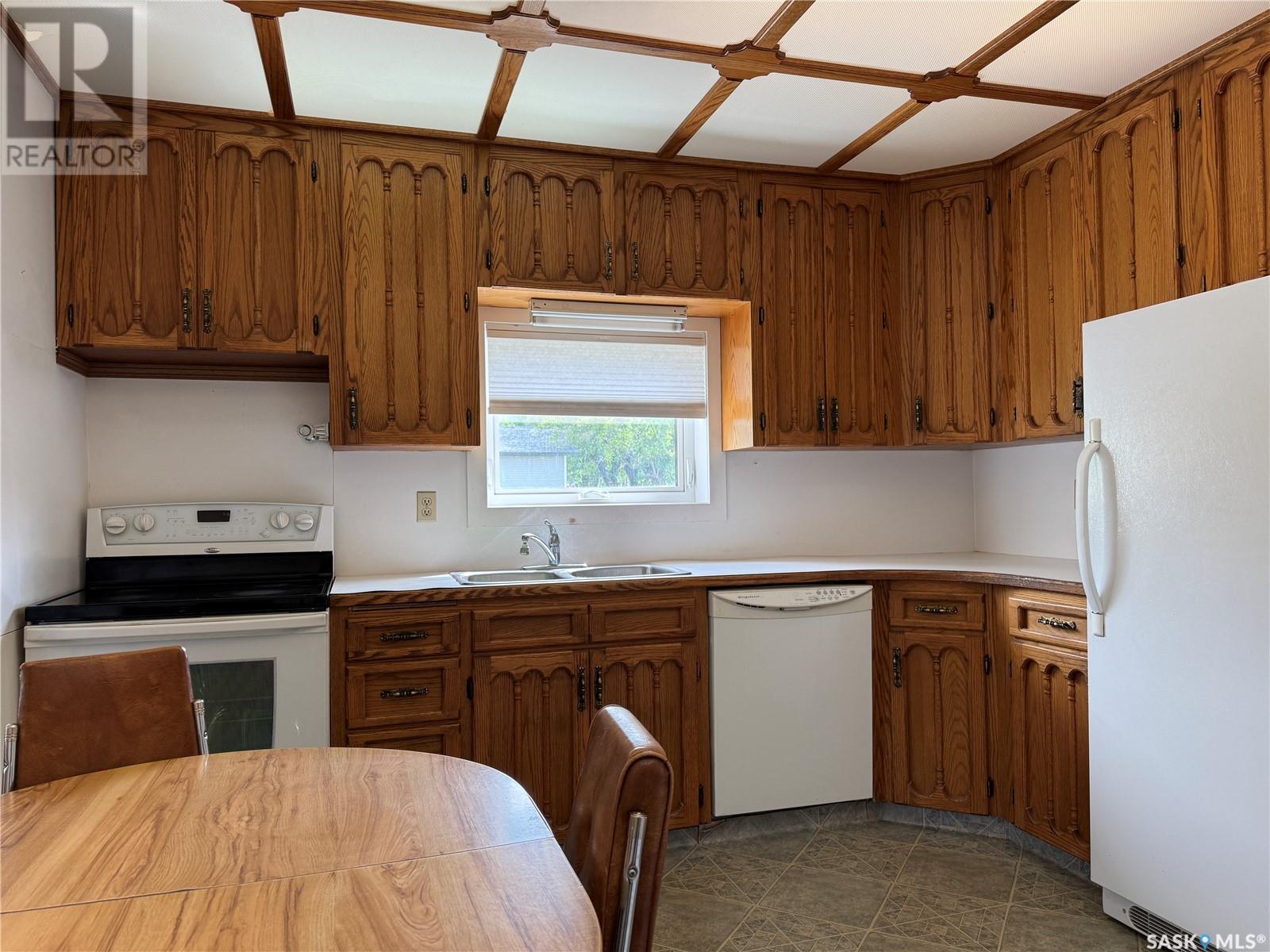 218 4Th Street E, Wynyard, SK - Indoor Photo Showing Kitchen With Double Sink