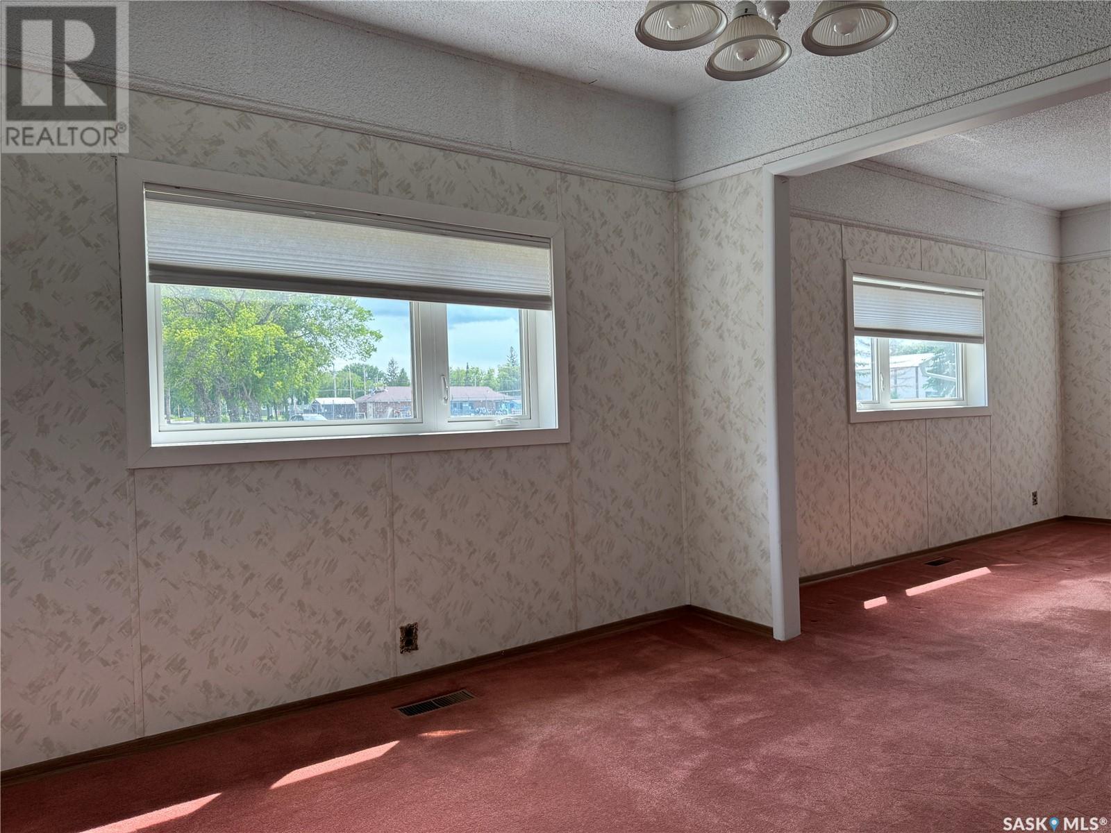 218 4Th Street E, Wynyard, SK - Indoor Photo Showing Other Room